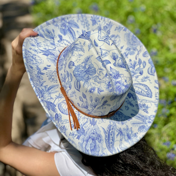 611fc05e3c4ce80992caae23_blue-chinoiserie-ivory-cattleman-cowboy-lifestyle-7_1776441515058.jpg