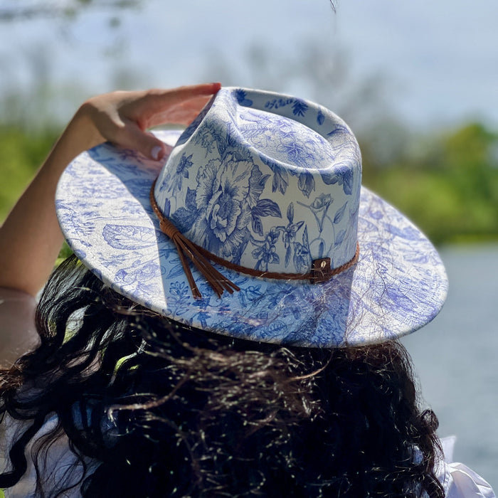 611fc05e3c4ce80992caae23_blue-chinoiserie-ivory-teardrop-rancher-lifestyle-4_1776441894057.jpg