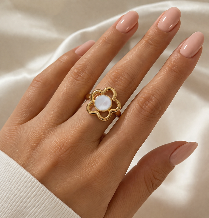 611fc05e3c4ce80992caae23_gold-ring-with-a-central-pearl_1777395695051.png