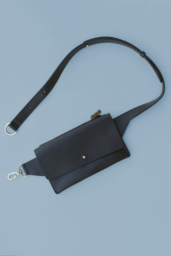 611fc05e3c4ce80992caae23_sling-bag-black-front_1785430390044.png