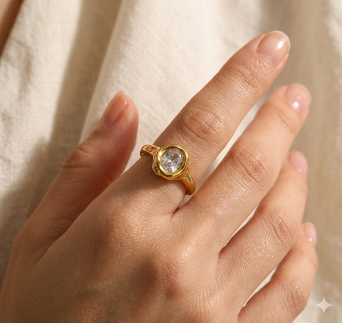 611fc05e3c4ce80992caae23_gold-ring-with-a-diamond-oval-organic-amorphous-gracefully_1777396434201.png