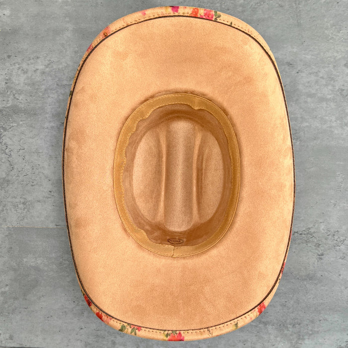 611fc05e3c4ce80992caae23_red-roses-tan-cattleman-base_1786550505973.jpg