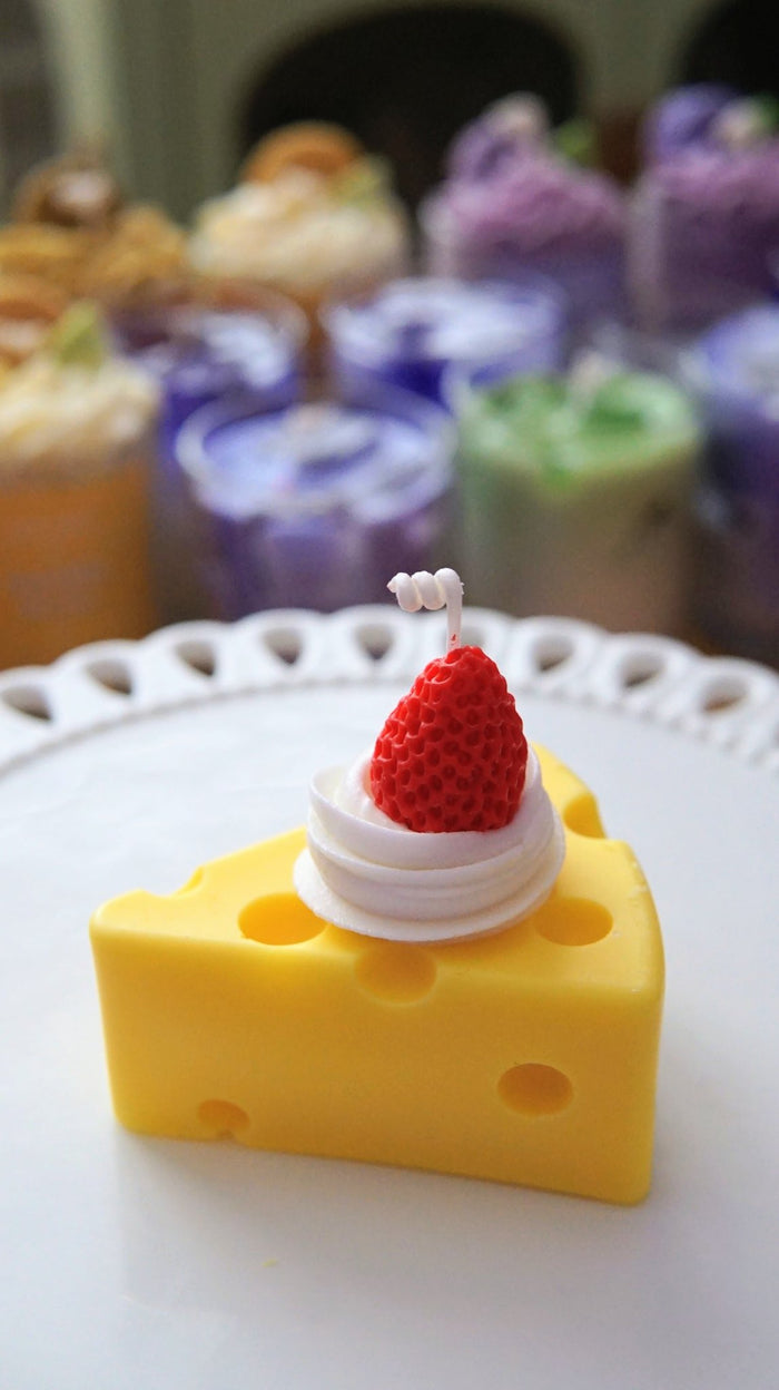 611fc05e3c4ce80992caae23_strawberry-cheese-cake-candle1_1783728958091.jpg